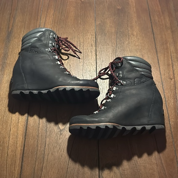 Sorel ‘Conquest’ Wedge Waterproof Boots - Picture 4 of 11